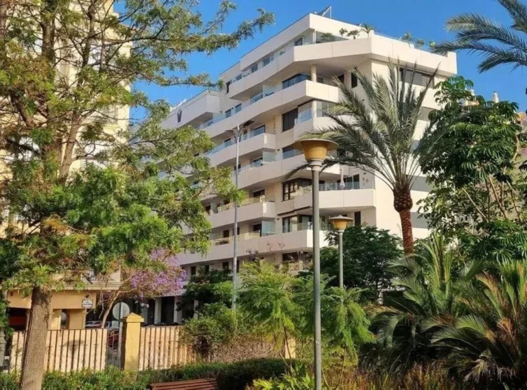 R5063341 | Penthouse in Estepona – € 1,890,000 – 3 beds, 2 baths
