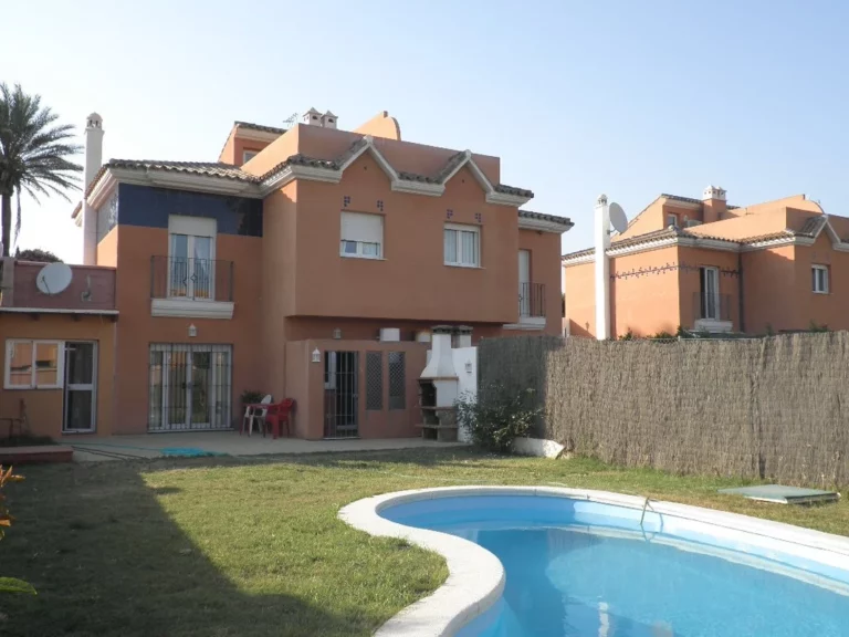 R134059 | Semi-Detached House in Estepona – € 580,000 – 4 beds, 2 baths