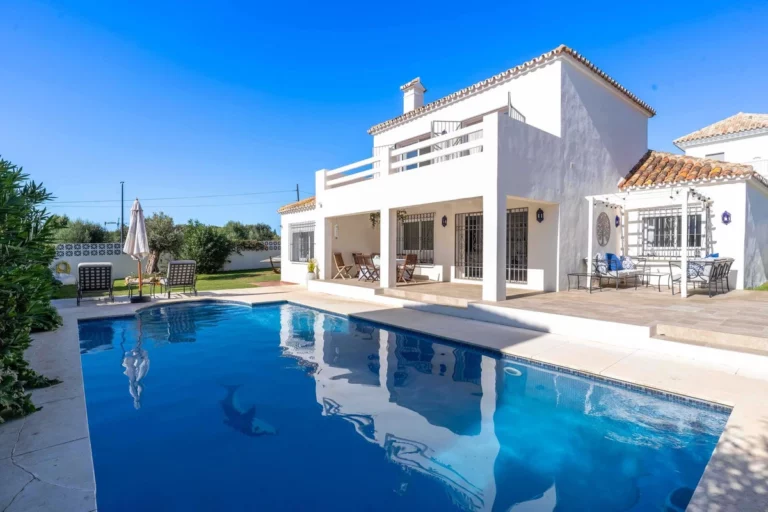 R4972930 | Detached Villa in San Pedro de Alcántara – € 1,850,000 – 4 beds, 3 baths