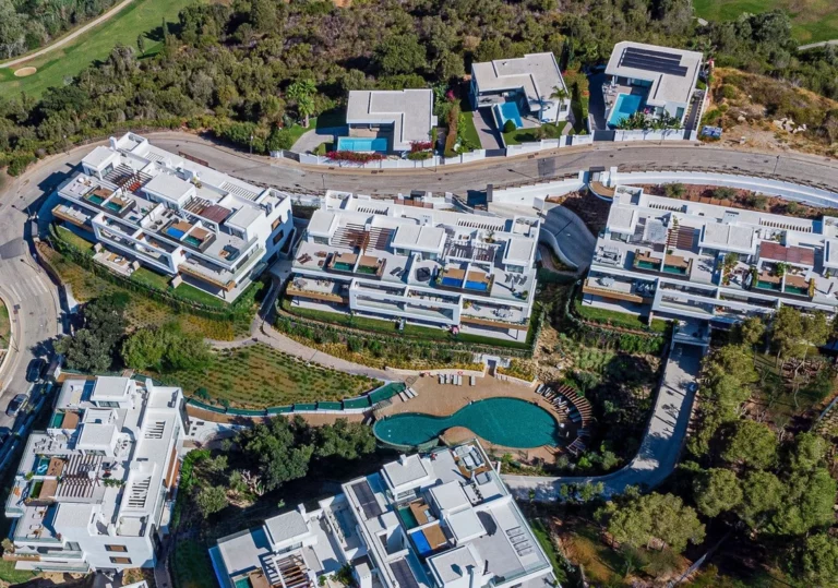 R4830358 | Penthouse Duplex in Cabopino – € 995,000 – 2 beds, 2 baths