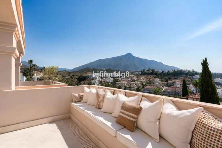 R5067226 | Middle Floor Apartment in Nueva Andalucía – € 1,950,000 – 3 beds, 3.5 baths