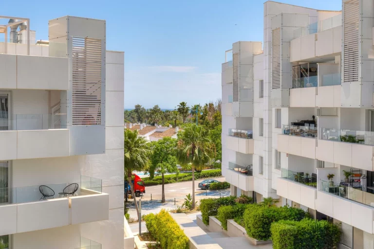 R4955566 | Middle Floor Apartment in San Pedro de Alcántara – € 720,000 – 3 beds, 2 baths