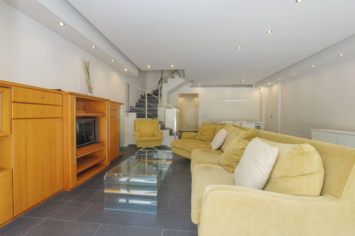 9-467d0cee5b725f3ef65f102a0c2e69c0