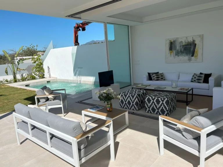 R4989070 | Detached Villa in Marbella – € 1,950,000 – 3 beds, 6 baths