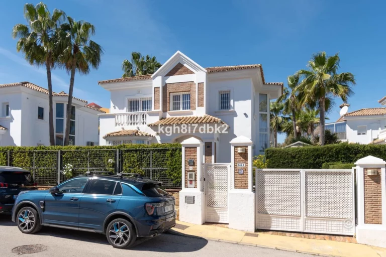 R5004175 | Detached Villa in Estepona – € 995,000 – 4 beds, 3 baths