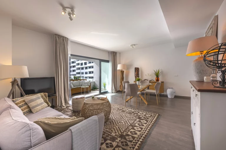 R5064301 | Middle Floor Apartment in Estepona – € 399,000 – 2 beds, 3 baths