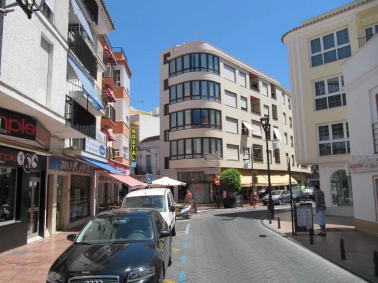 R3169777 | Top Floor Apartment in Estepona – € 345,000 – 3 beds, 2 baths