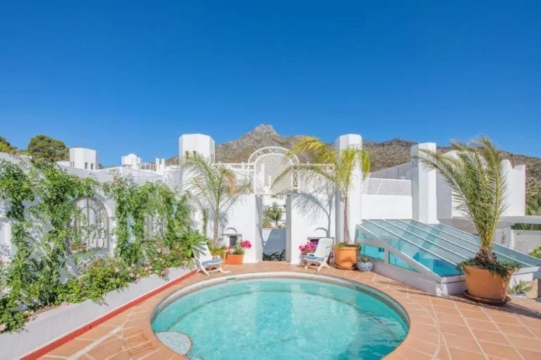 R4600951 | Penthouse Duplex in Marbella – € 1,975,000 – 4 beds, 4 baths