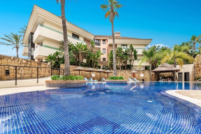 R5034787 | Middle Floor Apartment in Los Monteros – € 1,195,000 – 3 beds, 3 baths