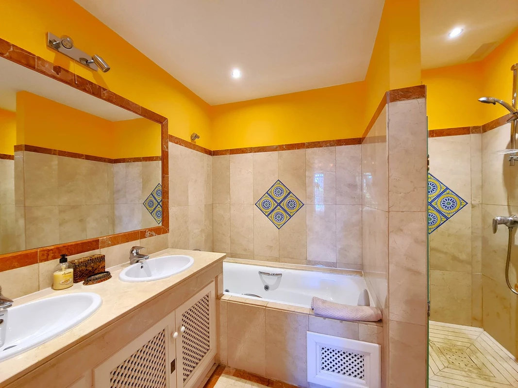 8-e64a9055bba3e77ac8aca3b893cdf826