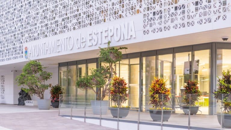 The City Council will offer a garbage tax rebate to residents who deposit waste at the clean point to promote recycling