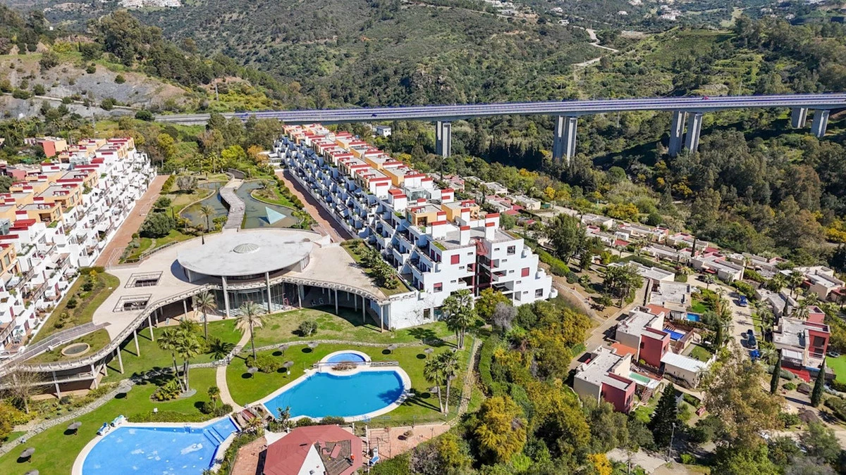 2-5bd7b9d04b45e33852eaf0ec6670150d