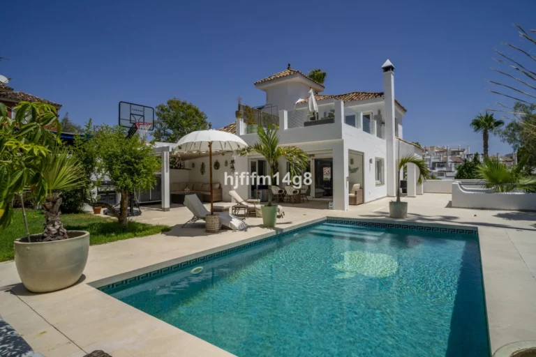 R5123296 | Detached Villa in Nueva Andalucía – € 2,390,000 – 4 beds, 3 baths