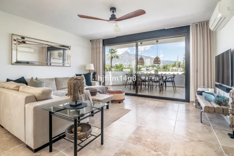 R4352617 | Penthouse Duplex in Nueva Andalucía – € 1,095,000 – 3 beds, 3 baths