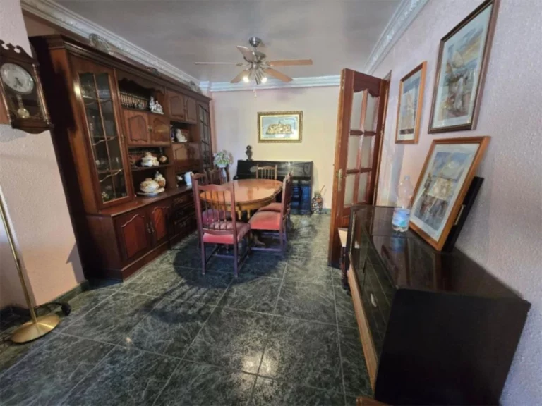 R5105671 | Middle Floor Apartment in San Pedro de Alcántara – € 275,000 – 3 beds, 1 baths