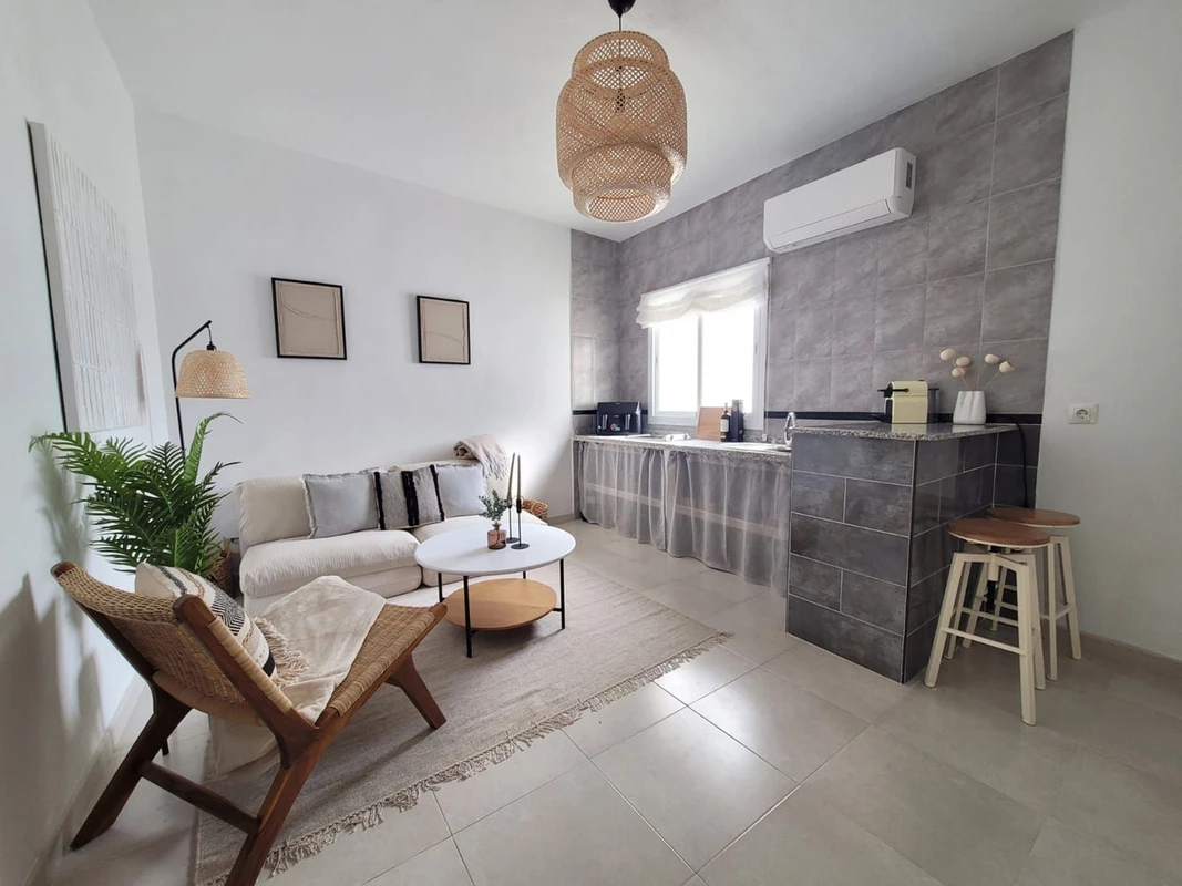 8-e64a9055bba3e77ac8aca3b893cdf826