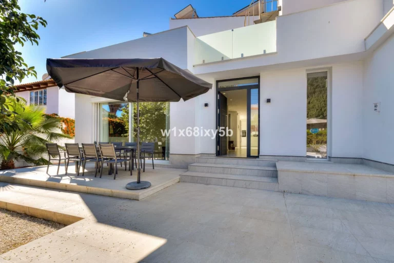 R4950724 | Detached Villa in San Pedro de Alcántara – € 1,990,000 – 6 beds, 5 baths