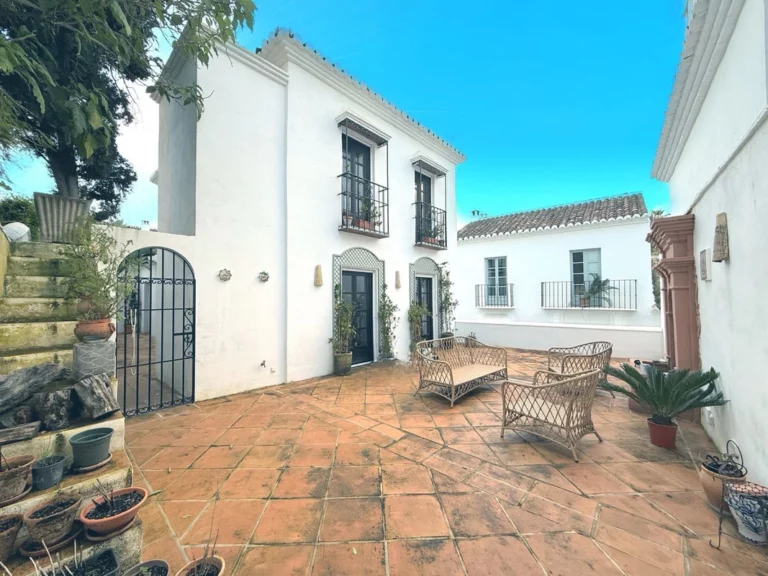 R4979035 | Semi-Detached House in Marbella – € 2,490,000 – 4 beds, 4.5 baths