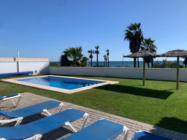 R4956505 | Detached Villa in Estepona – € 1,650,000 – 3 beds, 2 baths
