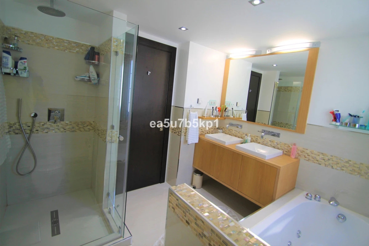 8-e64a9055bba3e77ac8aca3b893cdf826