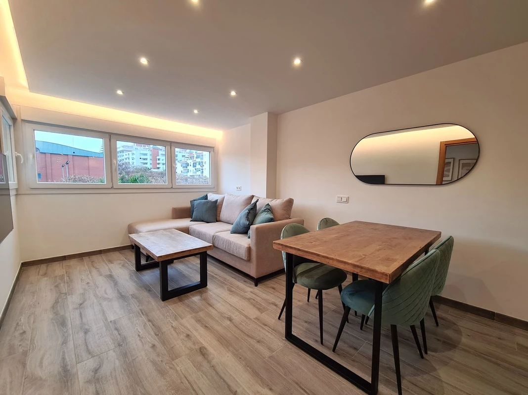 2-5bd7b9d04b45e33852eaf0ec6670150d