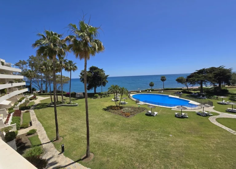 R4600003 | Middle Floor Apartment in Estepona – € 1,199,000 – 3 beds, 2 baths