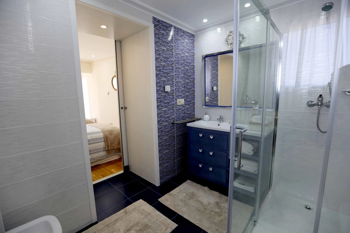 8-e64a9055bba3e77ac8aca3b893cdf826