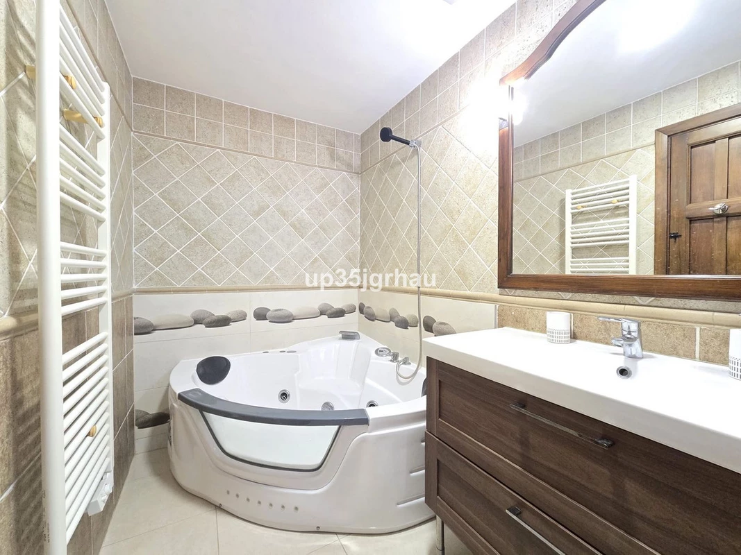 4-c23c0f86247804fa50226aecd8b0b2c8