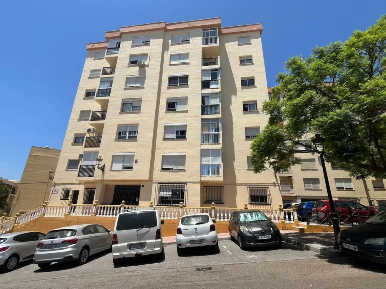 R5106772 | Middle Floor Apartment in Estepona – € 287,000 – 4 beds, 2 baths