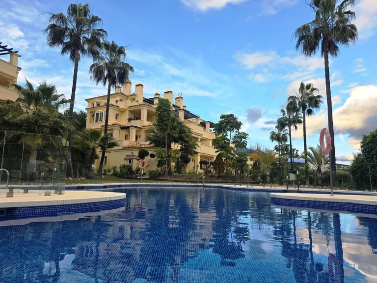 R4976143 | Middle Floor Apartment in Casares – € 375,000 – 2 beds, 2.5 baths