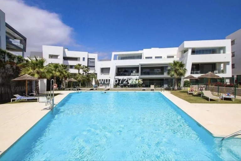 R5077393 | Middle Floor Apartment in Estepona – € 515,000 – 2 beds, 2 baths