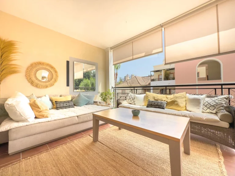 R5076643 | Middle Floor Apartment in Nueva Andalucía – € 450,000 – 2 beds, 2 baths