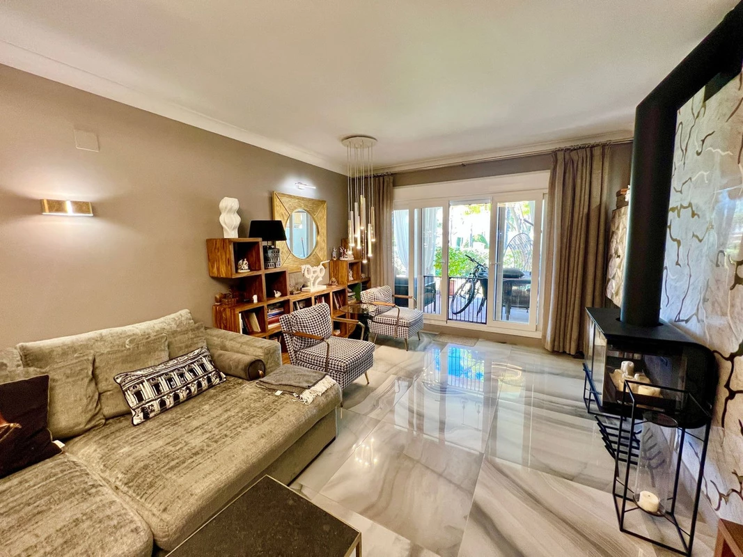 2-5bd7b9d04b45e33852eaf0ec6670150d