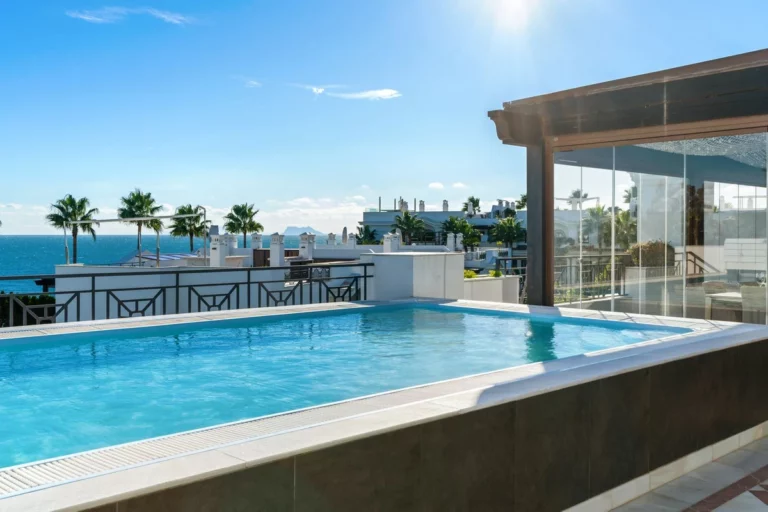 R4893493 | Penthouse in Estepona – € 3,400,000 – 3 beds, 3 baths