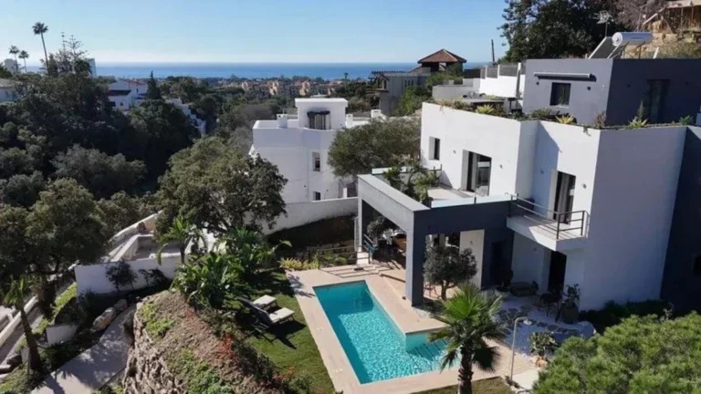 R4930855 | Detached Villa in Elviria – € 1,895,000 – 4 beds, 5 baths