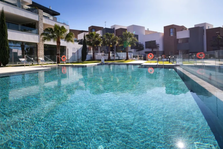 R4937506 | Middle Floor Apartment in Cabopino – € 1,250,000 – 3 beds, 3 baths