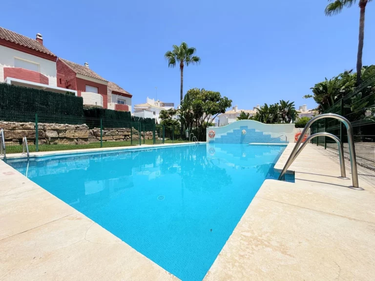 R5069740 | Townhouse in Estepona – € 540,000 – 3 beds, 2 baths