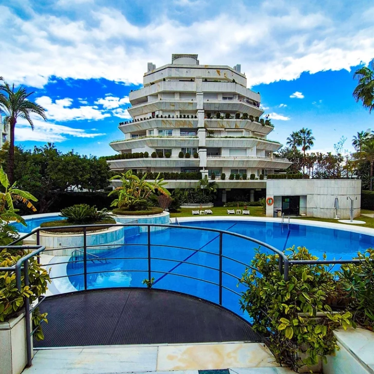 R4639708 | Penthouse Duplex in Marbella – € 2,795,000 – 3 beds, 4 baths