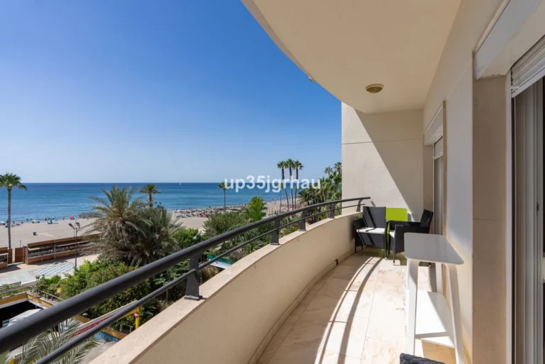 R4958086 | Middle Floor Apartment in Estepona – € 950,000 – 3 beds, 2 baths