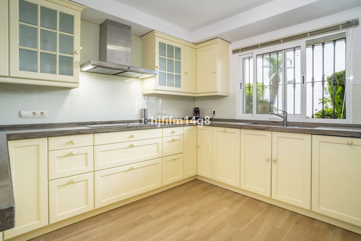 8-e64a9055bba3e77ac8aca3b893cdf826