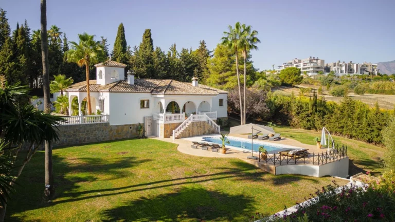 R5061847 | Detached Villa in Estepona – € 1,950,000 – 5 beds, 5 baths