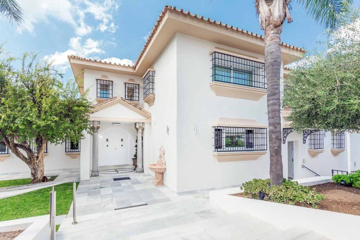 2-5bd7b9d04b45e33852eaf0ec6670150d