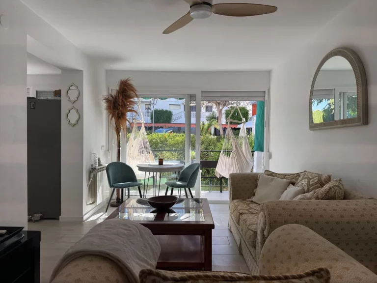 R5110606 | Middle Floor Apartment in Estepona – € 279,000 – 3 beds, 1 baths