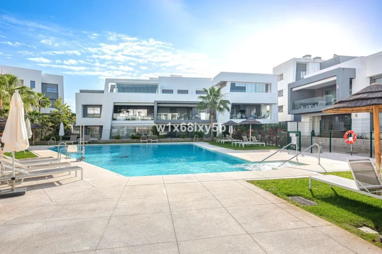 R5016256 | Middle Floor Apartment in Selwo – € 487,000 – 2 beds, 2 baths