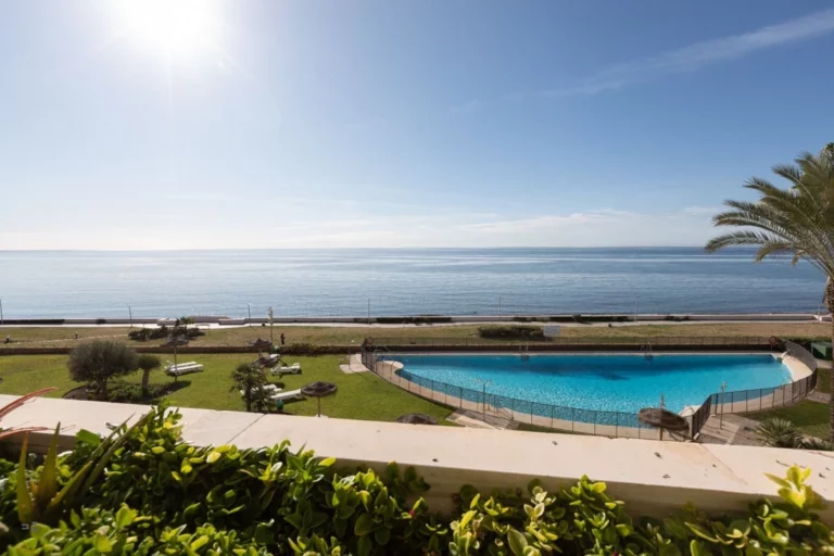 R4976128 | Middle Floor Apartment in Estepona – € 1,350,000 – 3 beds, 2 baths