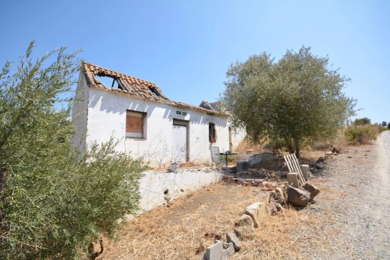 R4837813 | Land with Ruin in Estepona – € 1,915,000 – 0 beds, 0 baths
