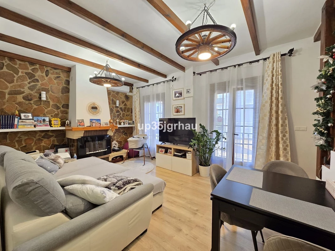 2-5bd7b9d04b45e33852eaf0ec6670150d