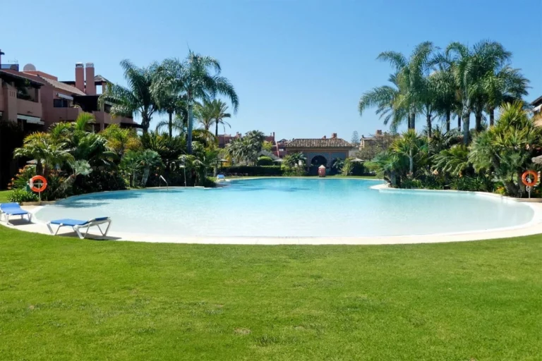 R4688896 | Penthouse Duplex in Guadalmina Baja – € 900,000 – 2 beds, 2 baths