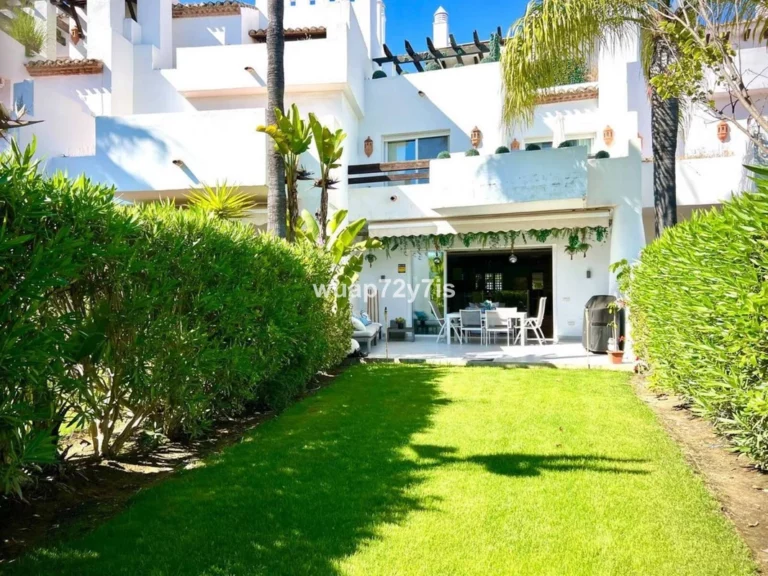 R5055829 | Townhouse in Estepona – € 1,475,000 – 4 beds, 4 baths
