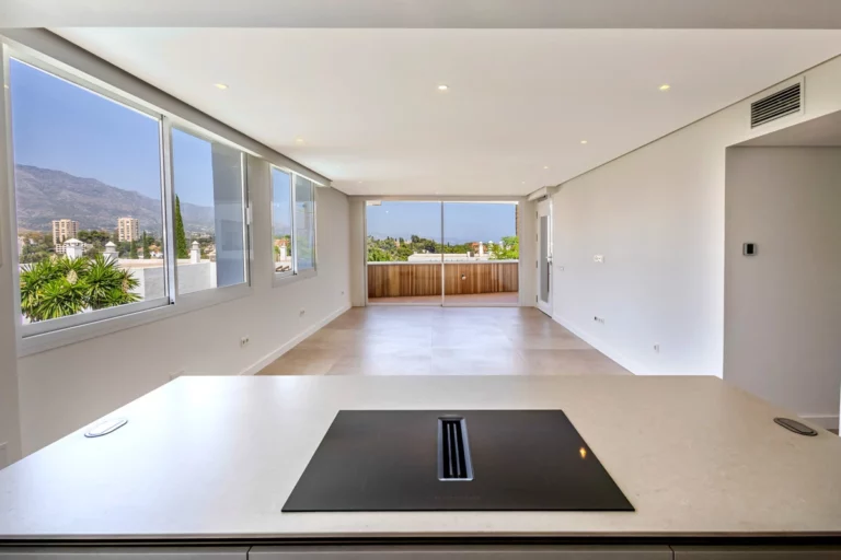 R4967503 | Middle Floor Apartment in Nueva Andalucía – € 690,000 – 2 beds, 2 baths